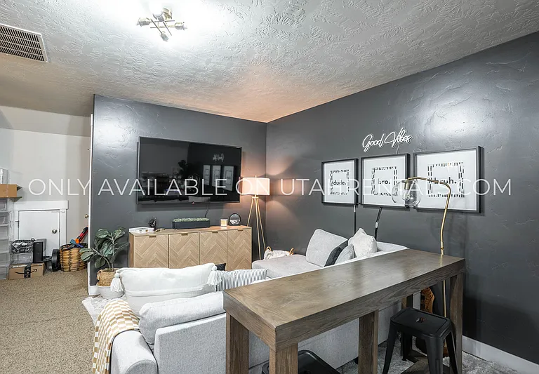 1777 W Yarrow Dr — Photo 21