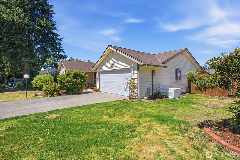3rd image of 4424 30TH Avenue SE