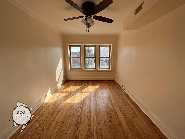 Bright and Sunny Forest Park Apts! — Photo 15