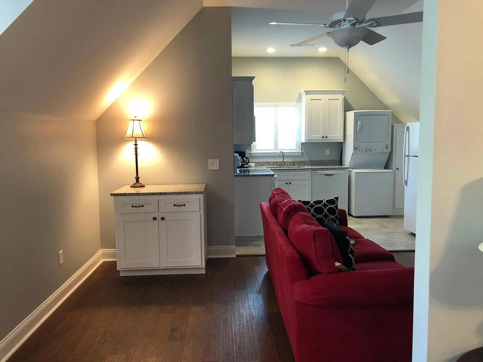 1 bed, 900 sqft, $1,300 — Photo 4