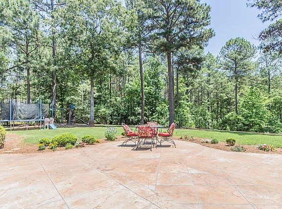 3rd image of 105 Fox Tail Dr