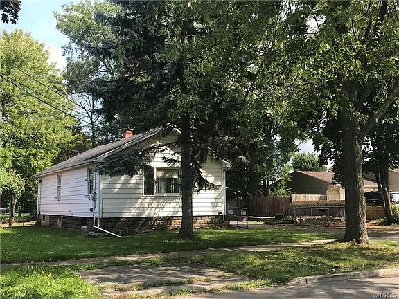 3rd image of 215 Gibson St