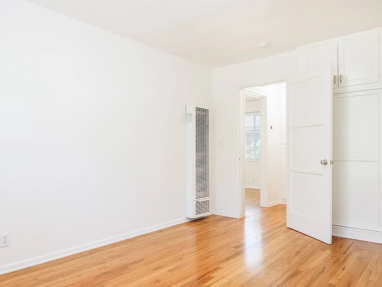 421 San Vicente Apartments — Photo 24