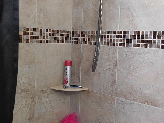 bathtub / shower