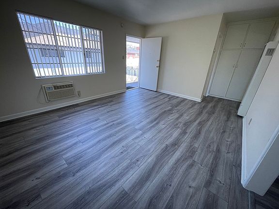 4th image of 522 W Glenoaks Blvd #D