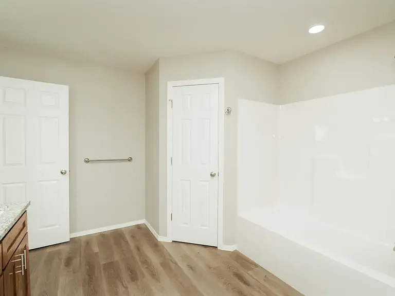 1371 E Macon St — Photo 23
