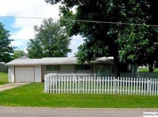 201 W Church St, Mendon, IL 62351