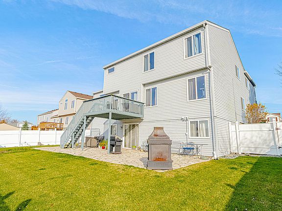 5th image of 16418 Dorchester Pl