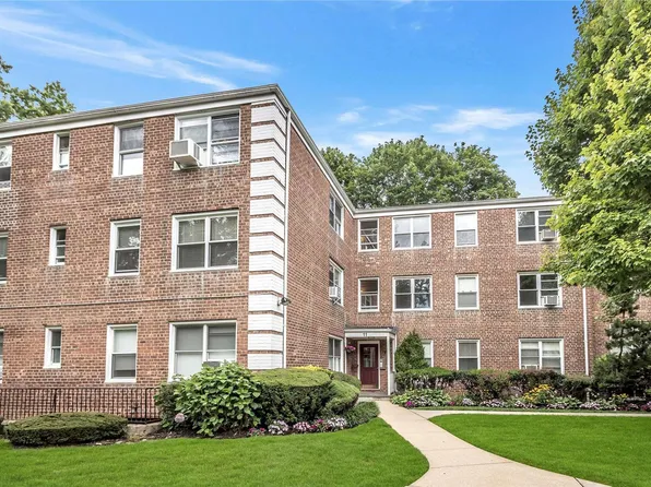 11 Edwards Street #1B, Roslyn Heights, NY 11577