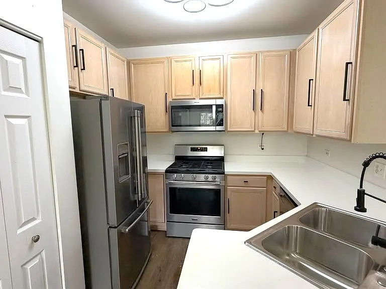 3333 Stratford Ct #3F — Photo 5