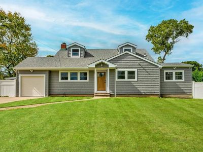 6 Westwood Drive, North Babylon, NY, 11703