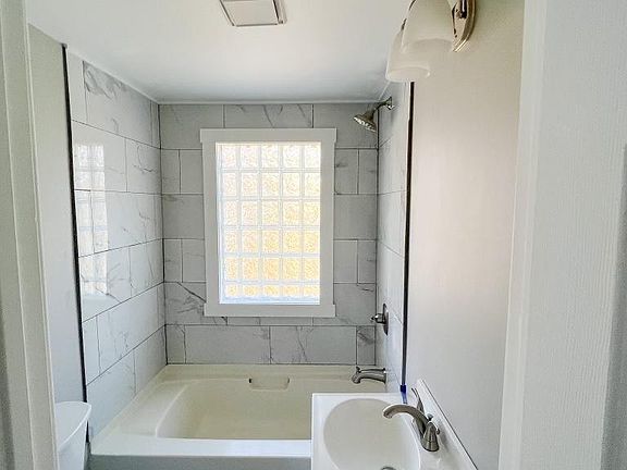 4th image of 62 Rossmore Ave #2
