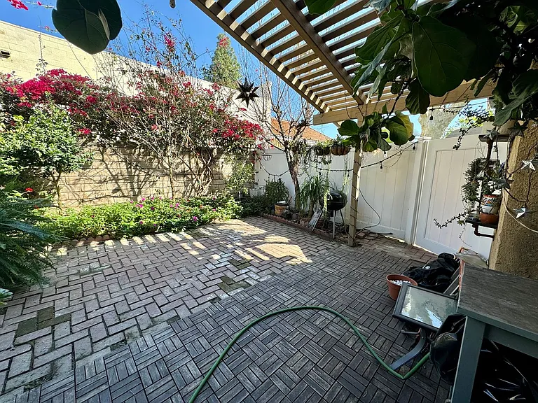 904 S Mountain Ave #B — Photo 11