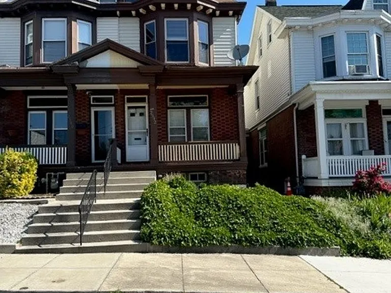 2342 Ellerslie St — Photo 1