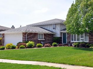 785 Honeytree Dr, Romeoville, IL 60446