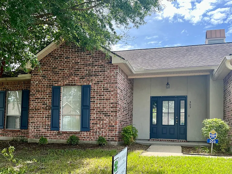 303 Briarhaven Dr — Photo 2