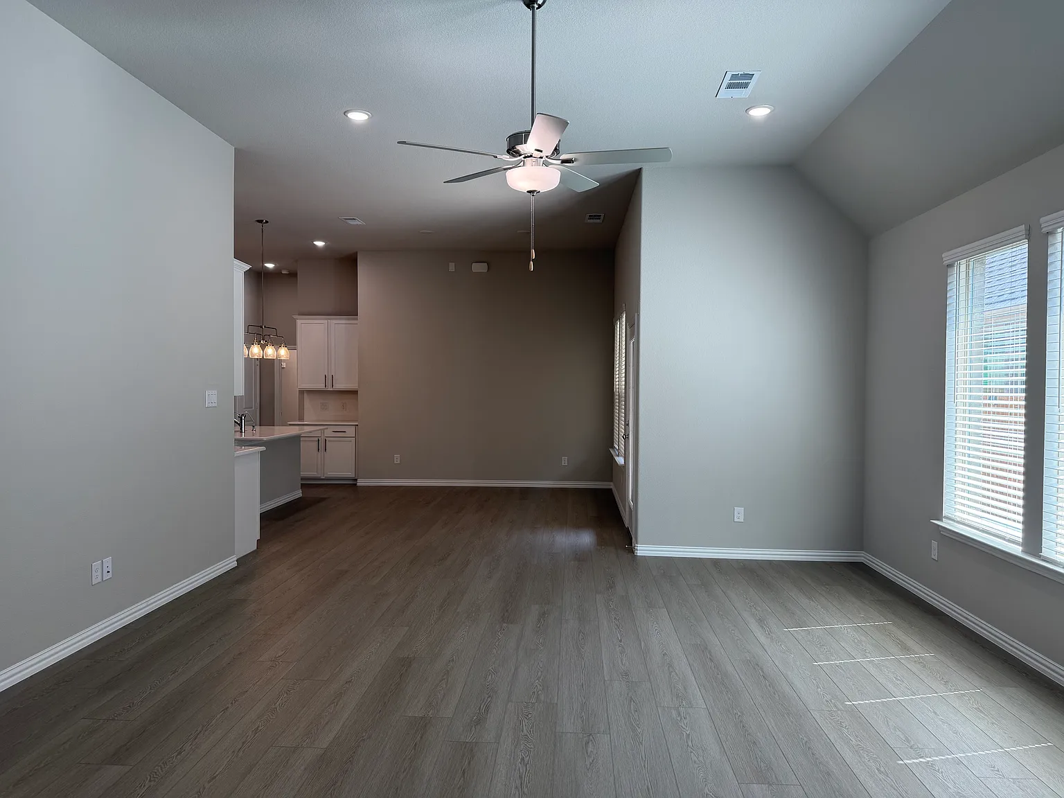 3 bed, 1845 sqft, $2,250 — Photo 2