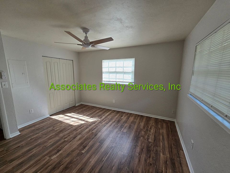 1st image of 4710 NE 4th Pl