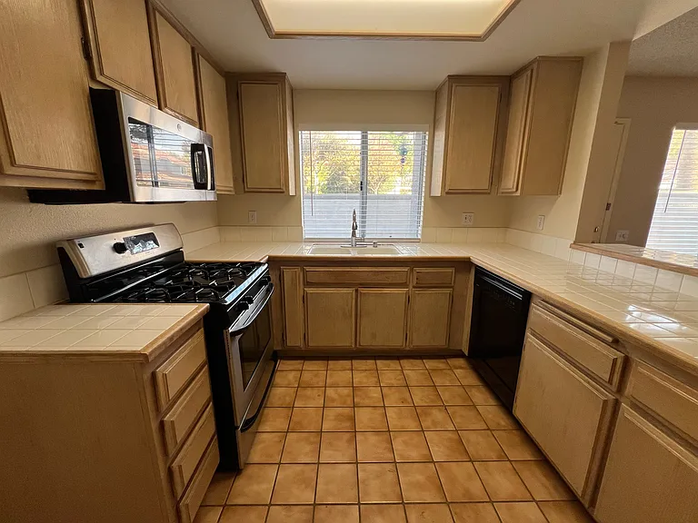 2901 Snow Creek Ln — Photo 7