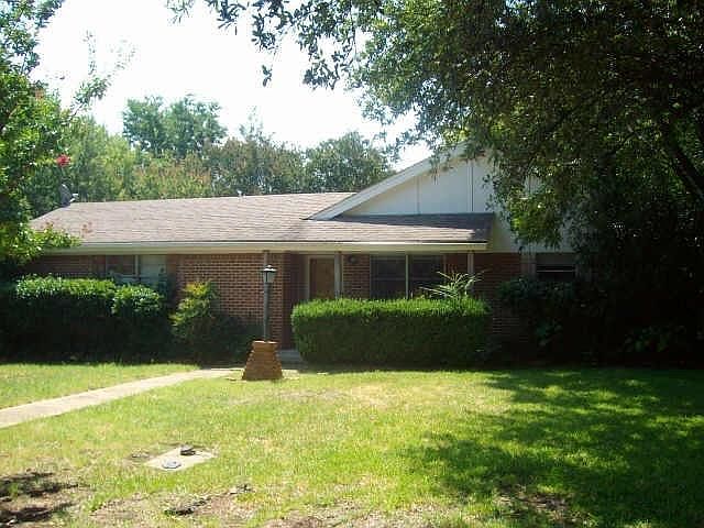 1st image of 501 W Coats Dr