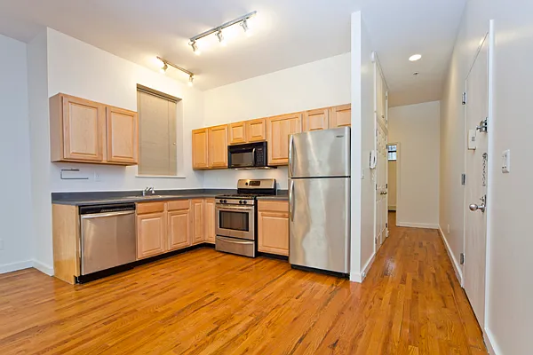 Rented by Isen & Company : Real Estate Advisors | media 21