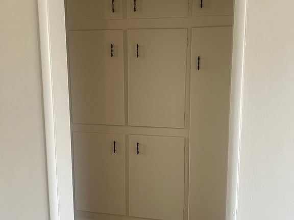 5th image of 903 Highland Ave APT D