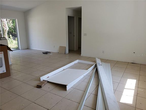 2nd image of 1516 Dufferin Ave