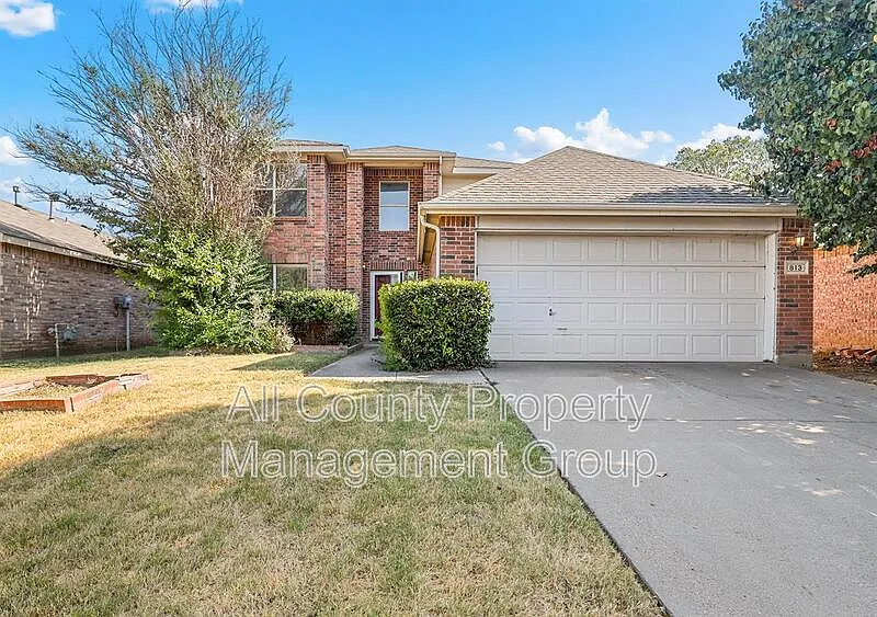 813 Jockey Club Ln
