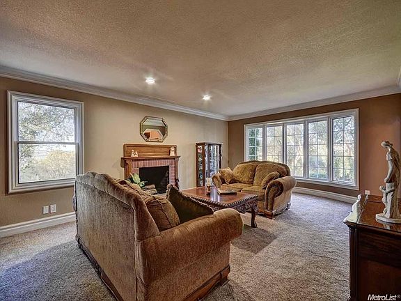 4th image of 2320 Sleepy Hollow Dr