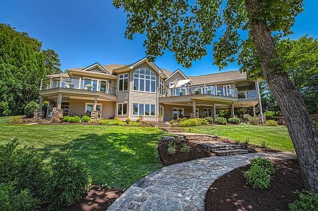 1st image of 230 Riverbay Dr