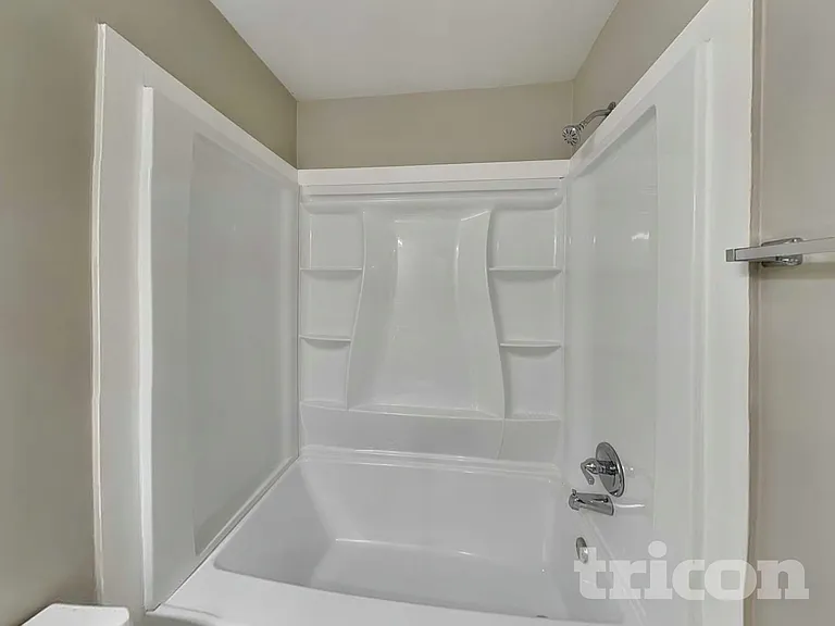 1048 Whispering Woods Dr — Photo 13