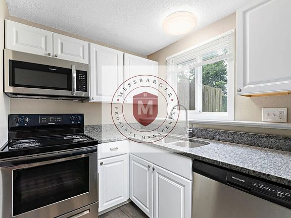 5th image of 300 NW Vesper St