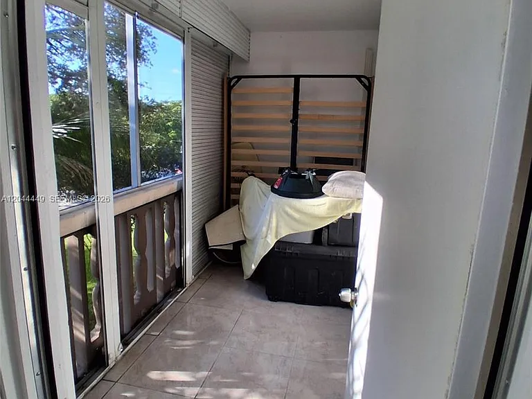 410 SE 2nd St #307 — Photo 5