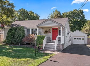 96 Soundview Ave, East Northport, NY 11731