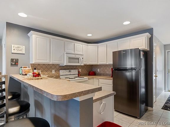 5th image of 708 Clearwater Dr #3A