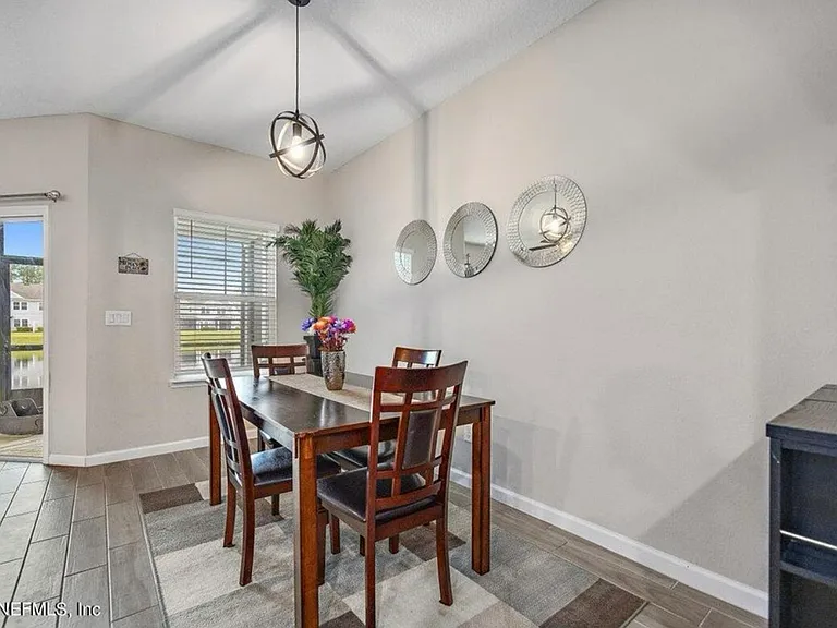 12647 Josslyn Ln — Photo 7