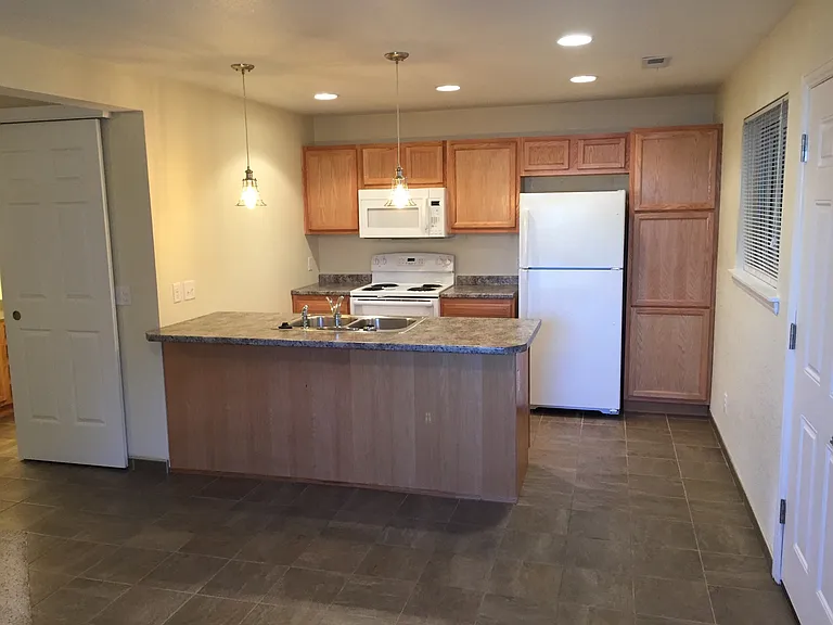 1407 Flint St — Photo 4