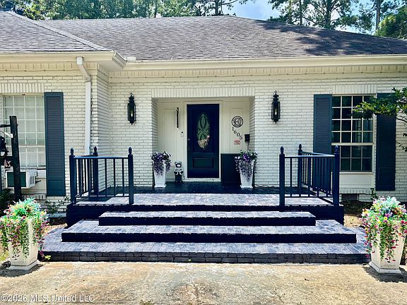2nd image of 1605 Lissa Dr