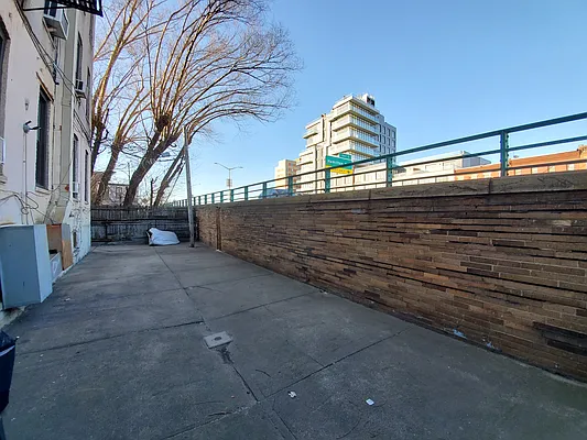 Rented by Compass | media 18