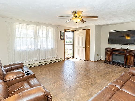 5th image of 101 Pinewood Ct