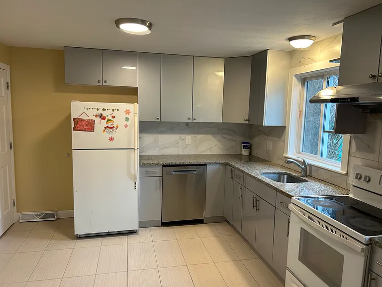 31 Manila Ave #1 — Photo 7