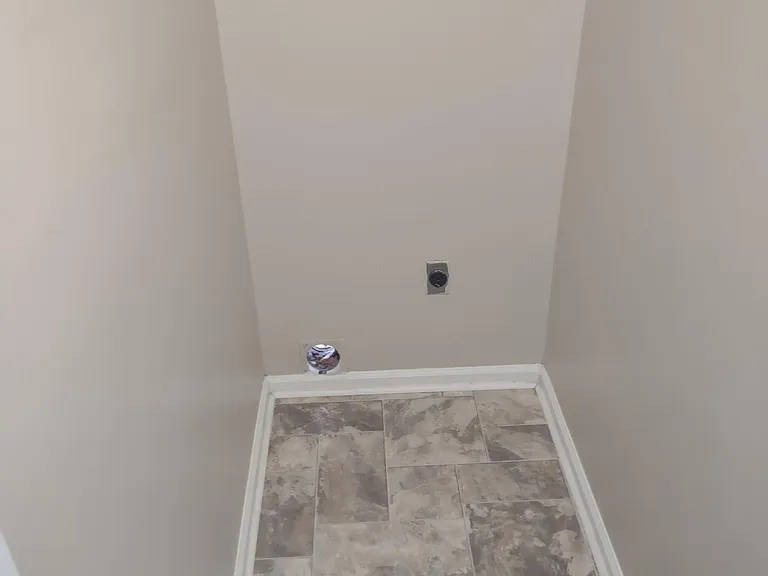 652 Connors Cv — Photo 7