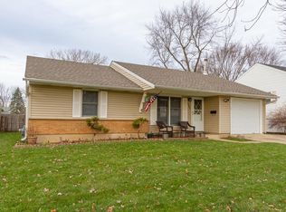 1001 Meadow Ln, Streamwood, IL