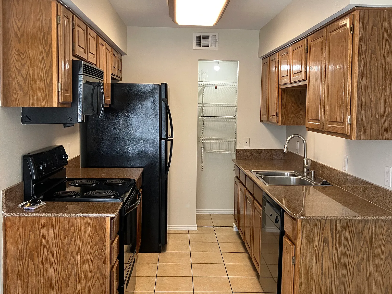 330 W Harwood Rd — Photo 4