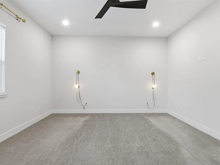 2204 Lou Ellen Ln — Photo 26