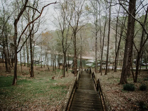 1594 Damron Rd, Estill Springs, TN 37330