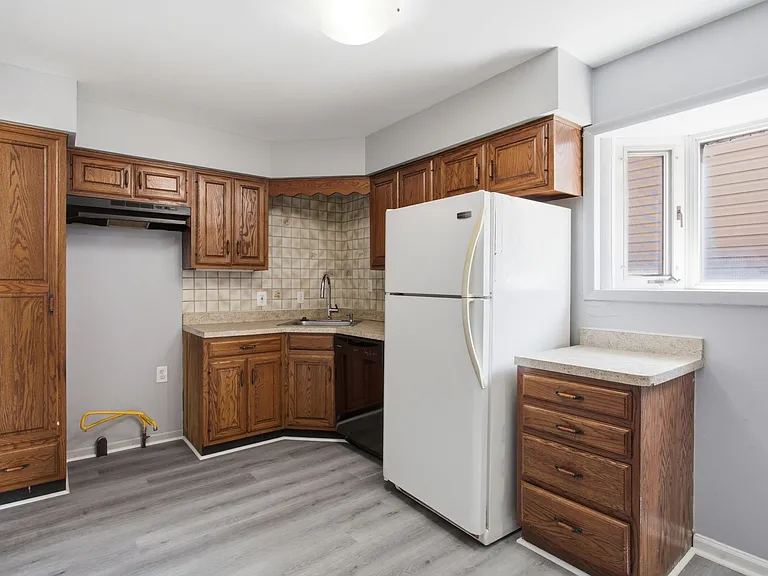1663 Wilson Ave — Photo 3