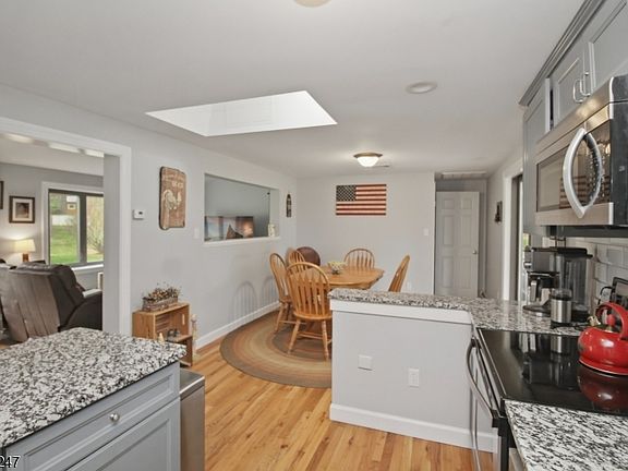 4th image of 144 Allamuchy Rd