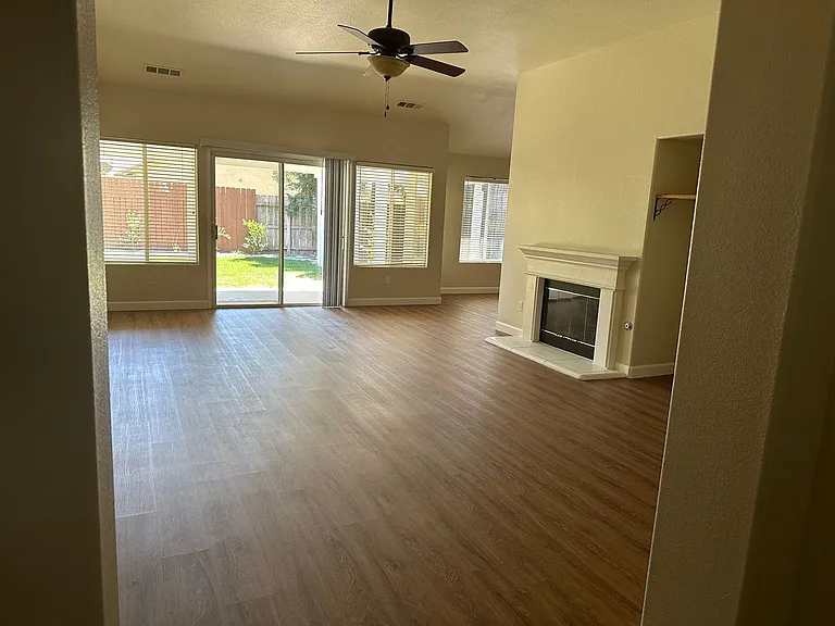 4207 W Redding Ave — Photo 2