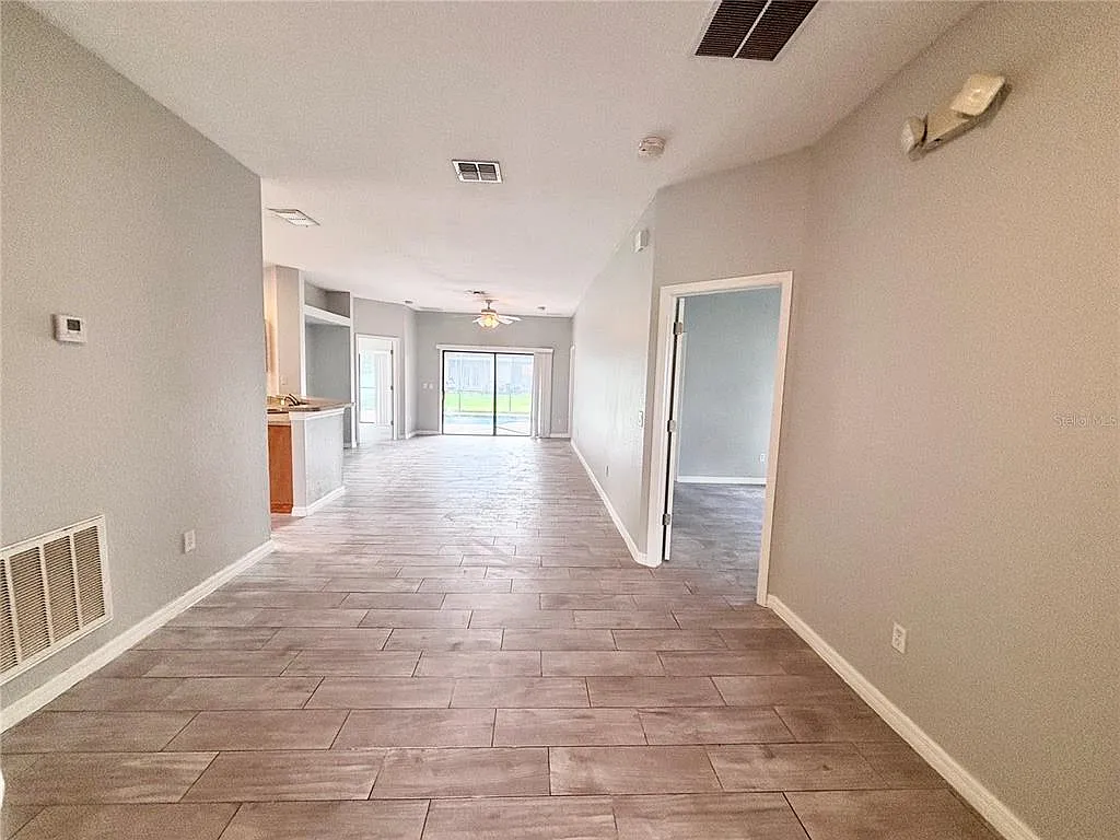 4 bed, 3.0 bath, 1624 sqft, $2,300 — Photo 3